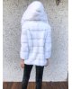 Sněhově bílý norkový kabátek s kapucí