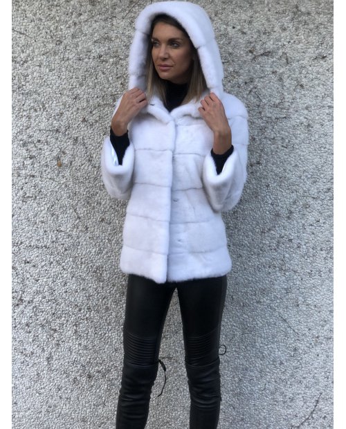 Sněhově bílý norkový kabátek s kapucí