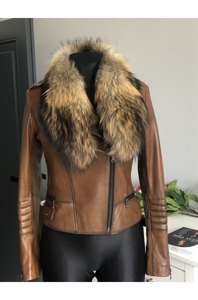 Kožená bunda s bohatým kožešinovým límcem z lišky