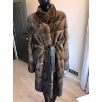 Norkový kabát s koženým páskem