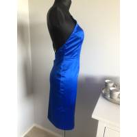 Elastické royal blue šaty s holými zády